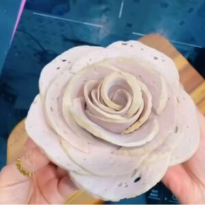 bày giò lụa đẹp, bày giò chả đẹp, tết, giò lụa trong mâm cơm ngày Tết, trang trí bàn ăn với giò. lụa, 