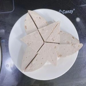 bày giò lụa đẹp, bày giò chả đẹp, tết, giò lụa trong mâm cơm ngày Tết, trang trí bàn ăn với giò. lụa, 