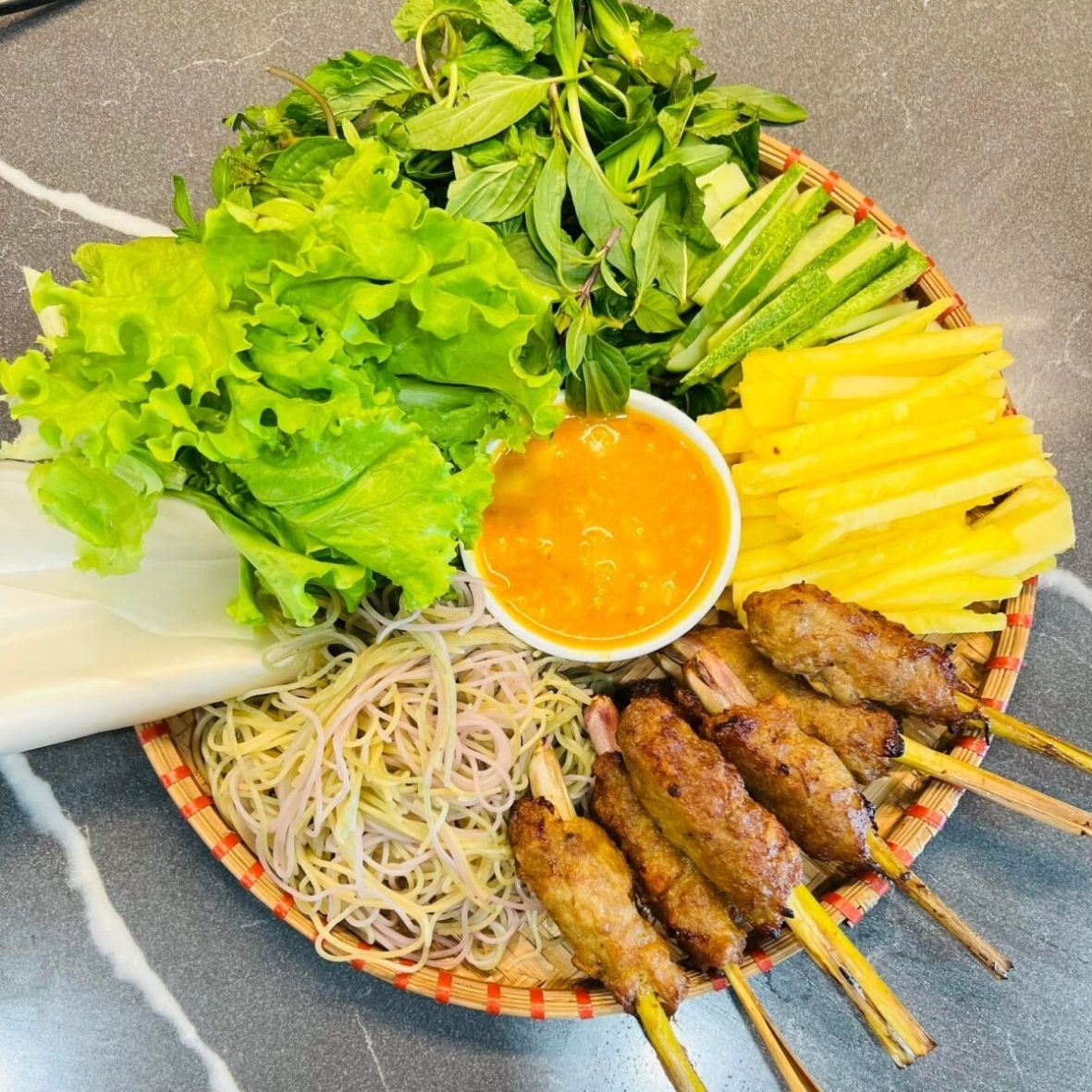 nem lụi nướng ngon, cách làm nem lụi nướng, nem nướng ở nhật, nguyên liệu làm nem lụi nướng, nem nướng nhà yumifoods