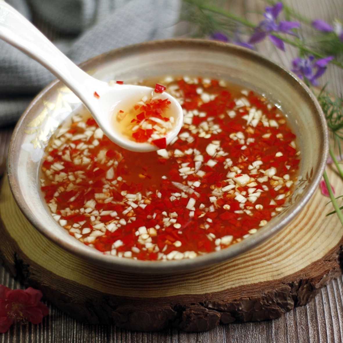 salad giò chả, salad chả lụa, gỏi chả lụa, nước chấm, nước mắm