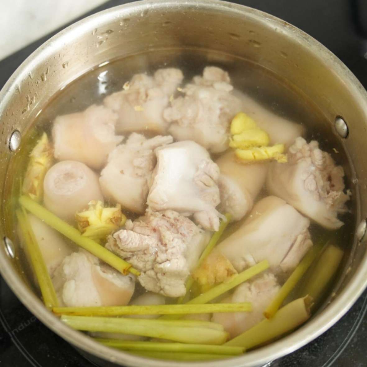 Cách Làm Đuôi Heo Hầm Củ Sen Thanh Mát, Tẩm Bổ Không Ngán