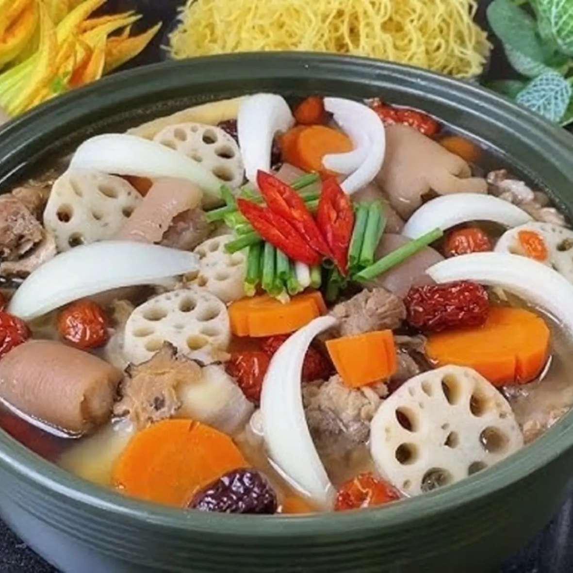 Cách Làm Đuôi Heo Hầm Củ Sen Thanh Mát, Tẩm Bổ Không Ngán